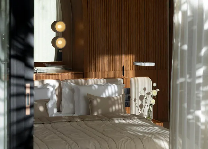 Hotel Lyvin Bingin 5*