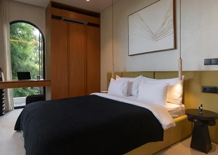 Hotel Lyvin Bingin 5*