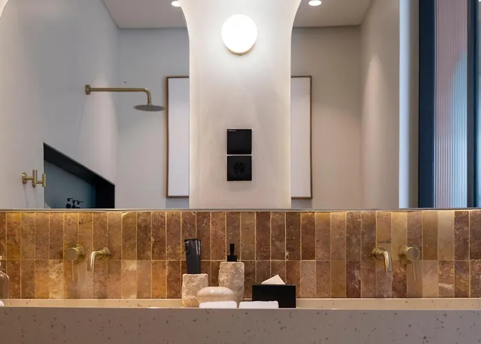 Hotel Lyvin Bingin 5*