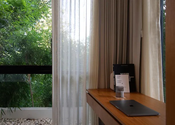 Hotel Lyvin Bingin 5*